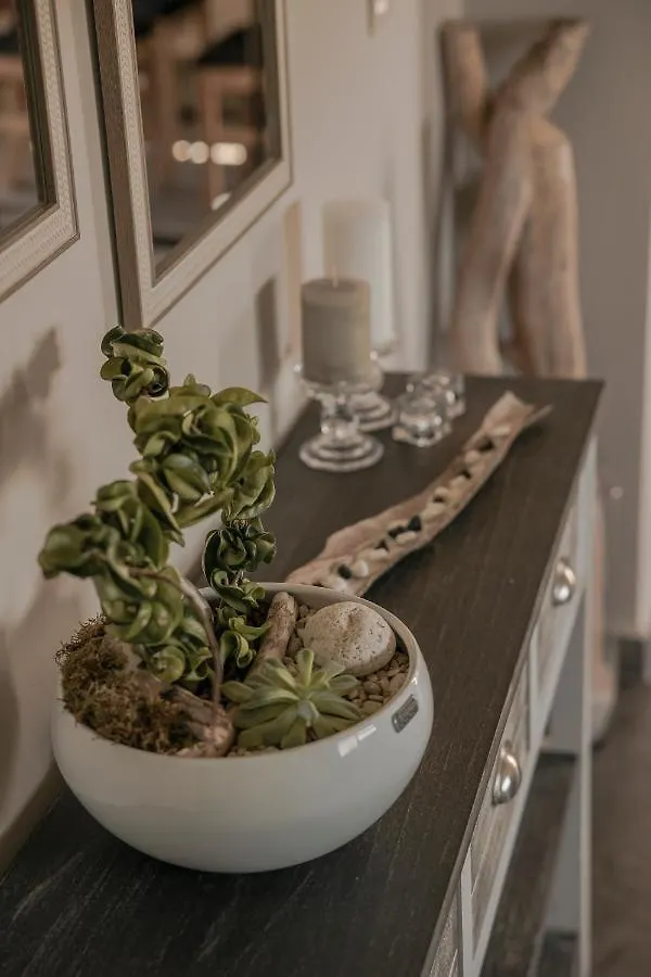 Apartment Queen Bee Residence