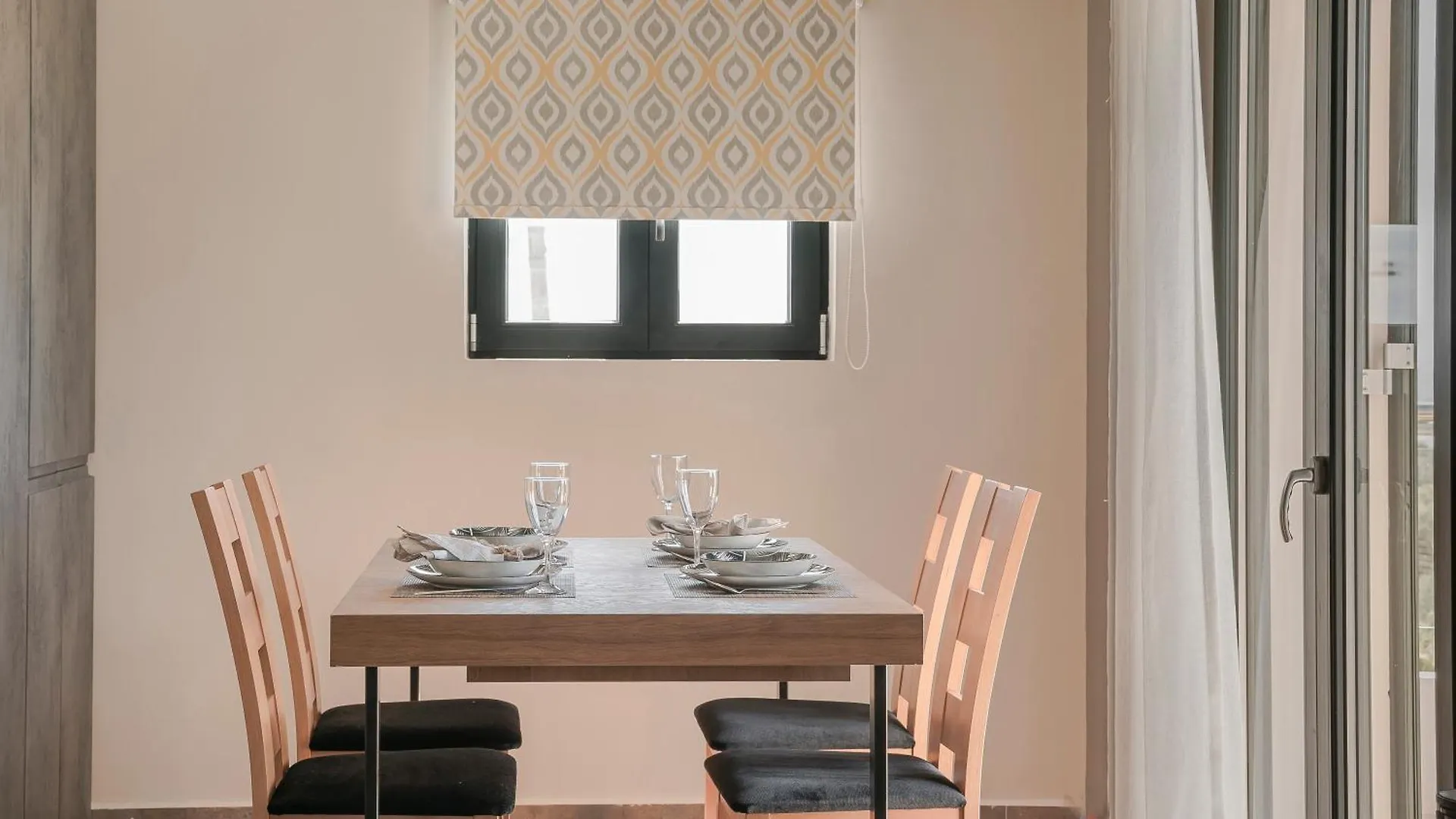 Queen Bee Residence 0*, Minia Greece